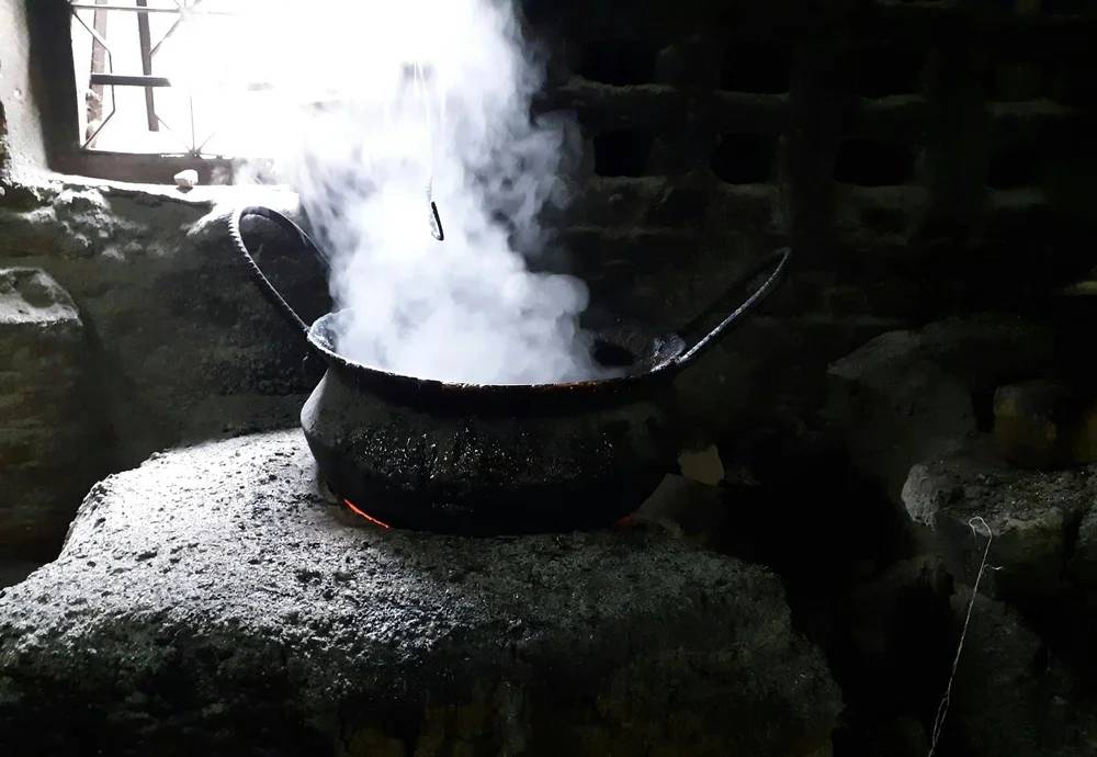 Heirloom Cookware: Passing Down Carbon Steel Pans for Generations